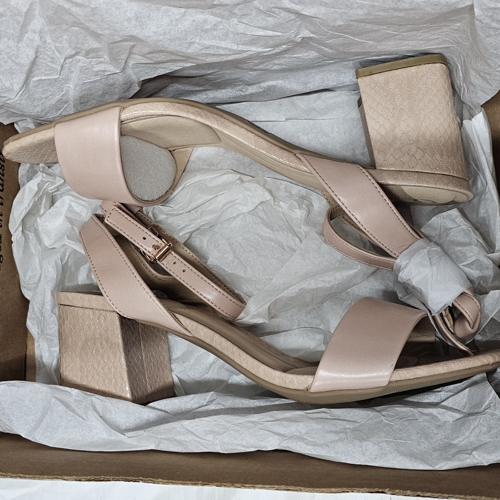 CL by LAUNDRY Elegant Blush Block Heel Sandals Size 10 NEW - Picture 11 of 11